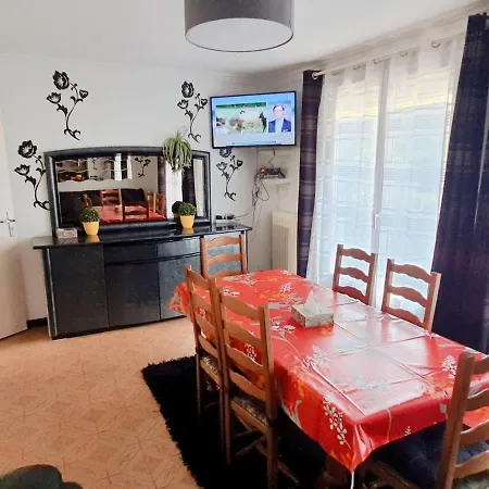 Cosy Big House Near Paris, Roissy, Big Parking Le Blanc-Mesnil