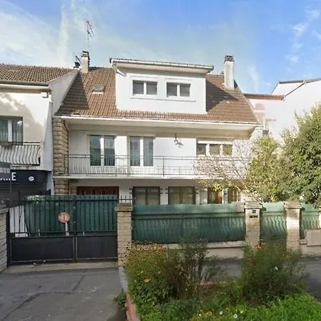 Holiday home Cosy Big House Near Paris, Roissy, Big Parking Le Blanc-Mesnil